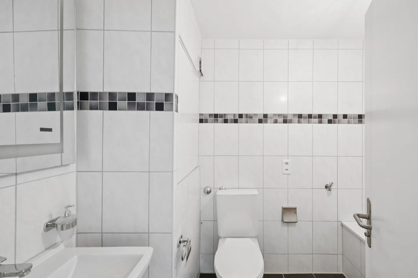 Dreamlike renovated apartment - Photo 3 of 10