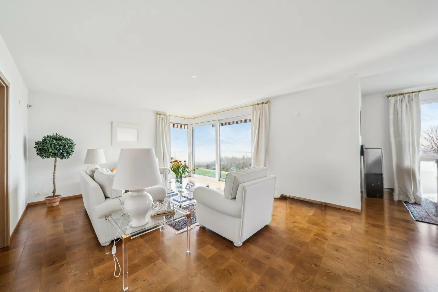 Geräumige Wohnung mit Balkonen und herrlicher Aussicht - Foto 8 von 14