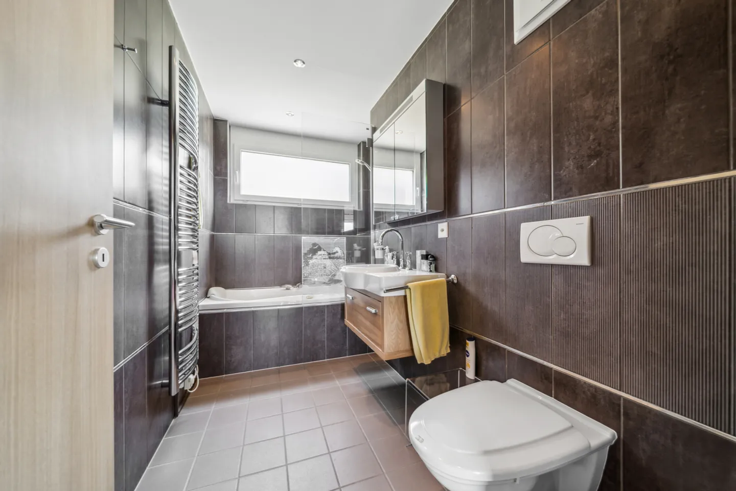 Geräumige Wohnung mit Balkonen und herrlicher Aussicht - Foto 5 von 14