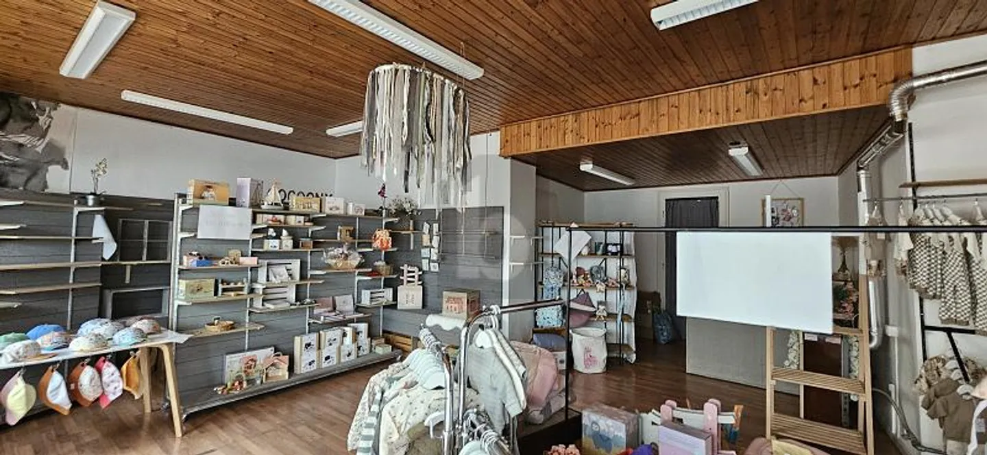 Espace Commercial Spacieux à Delémont - Photo 2 sur 4