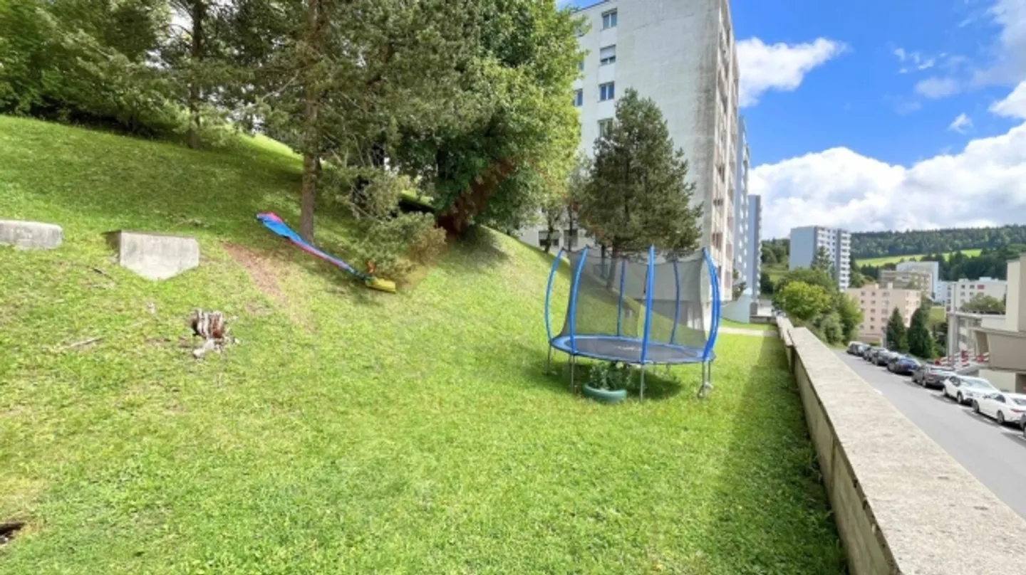 Le Locle - appartamento luminoso con loggia chiusa, giardino comune e vista panoramica - Foto 11 di 11