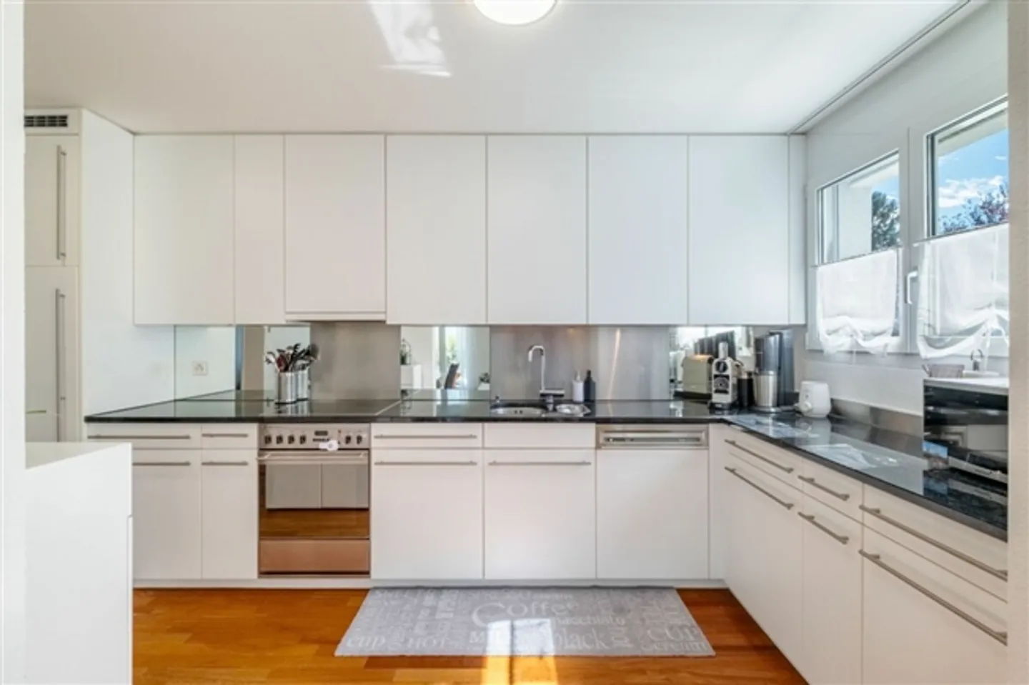 Appartement familial de 4,5 pièces avec jardin d'hiver - situé au calme, près du centre - Photo 4 sur 15