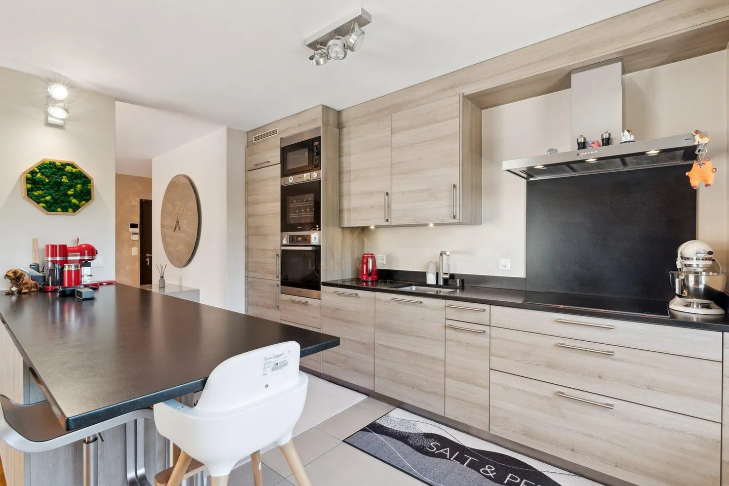 Elegant three-room apartment with passage, tastefully renovated - Photo 9 of 11