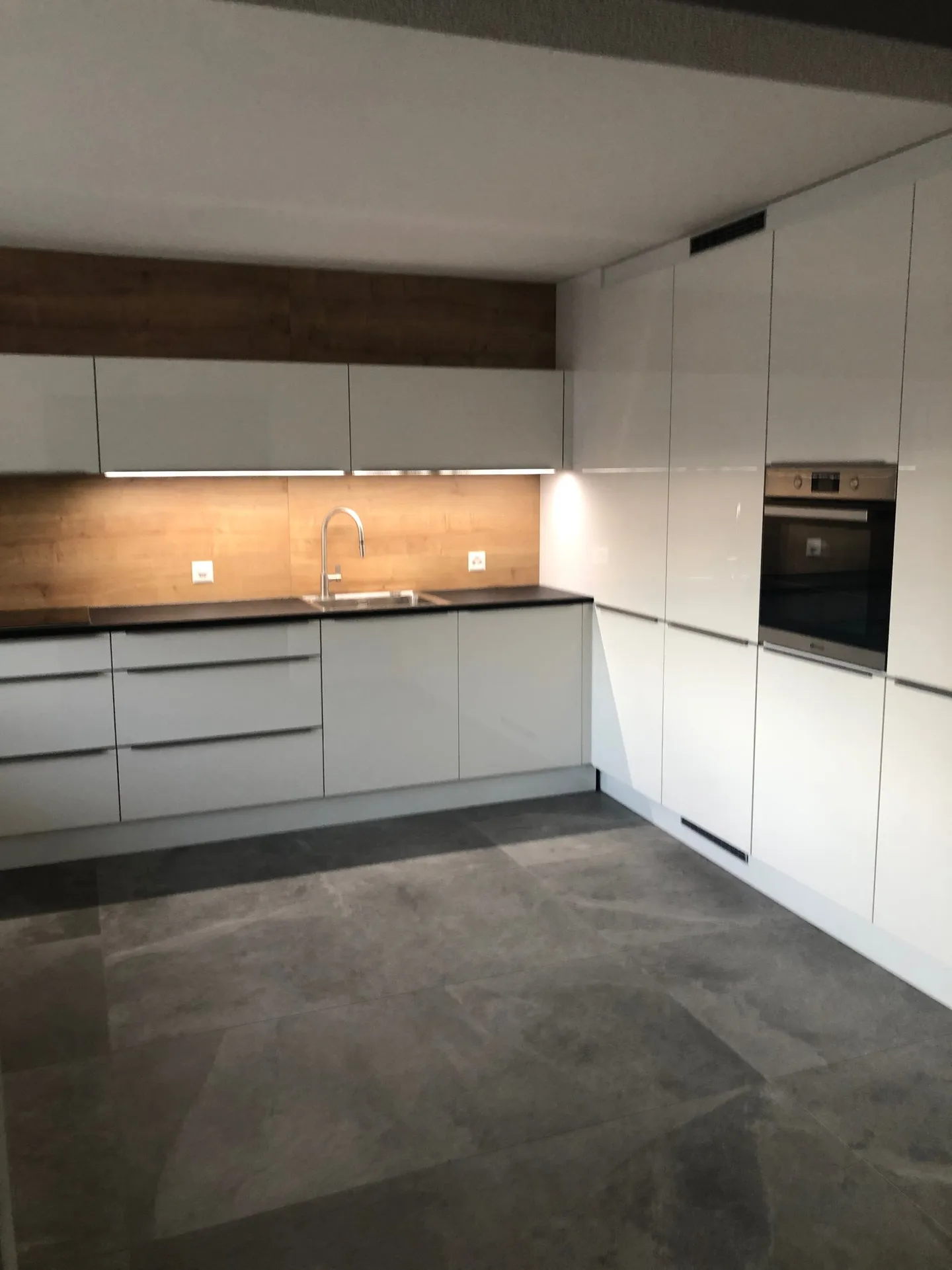 Grand appartement de 4,5 pièces au centre de Naters avec vue dégagée - Photo 1 sur 11