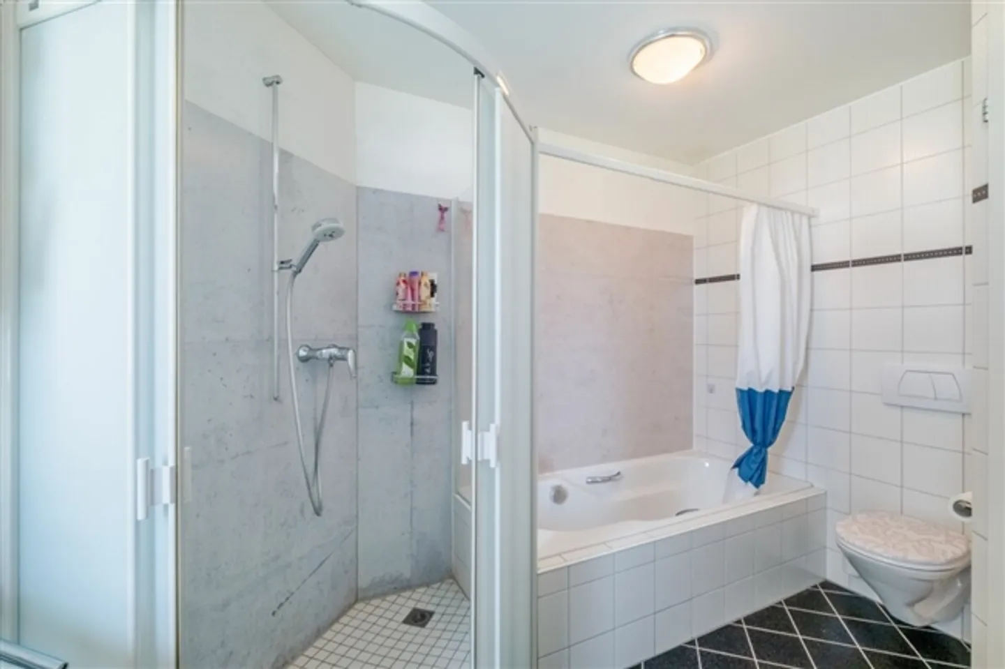 Appartement familial de 4,5 pièces avec jardin d'hiver - situé au calme, près du centre - Photo 10 sur 15