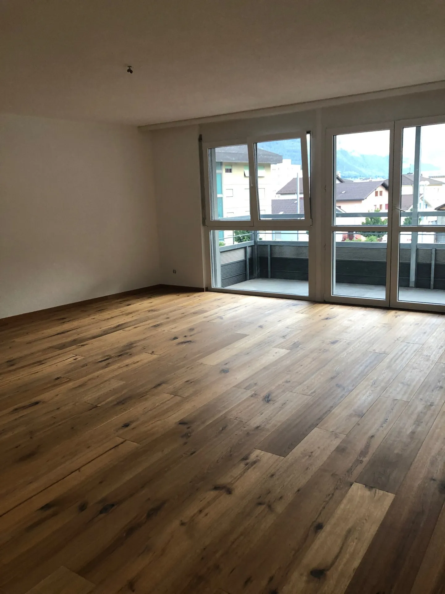 Grand appartement de 4,5 pièces au centre de Naters avec vue dégagée - Photo 5 sur 11