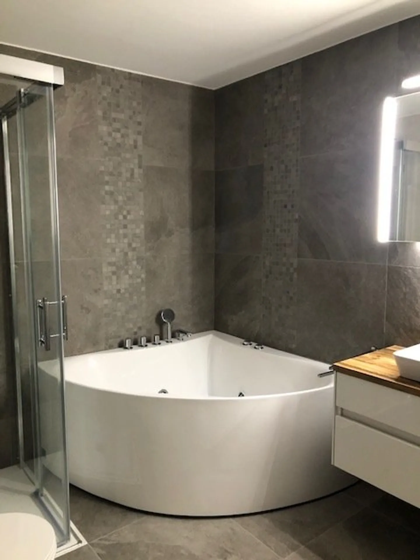 Grand appartement de 4,5 pièces au centre de Naters avec vue dégagée - Photo 6 sur 11