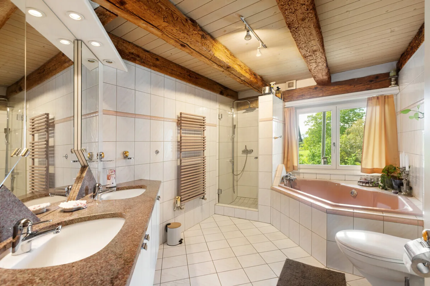 Casa in legno autentica con idillio da giardino - Foto 5 di 11