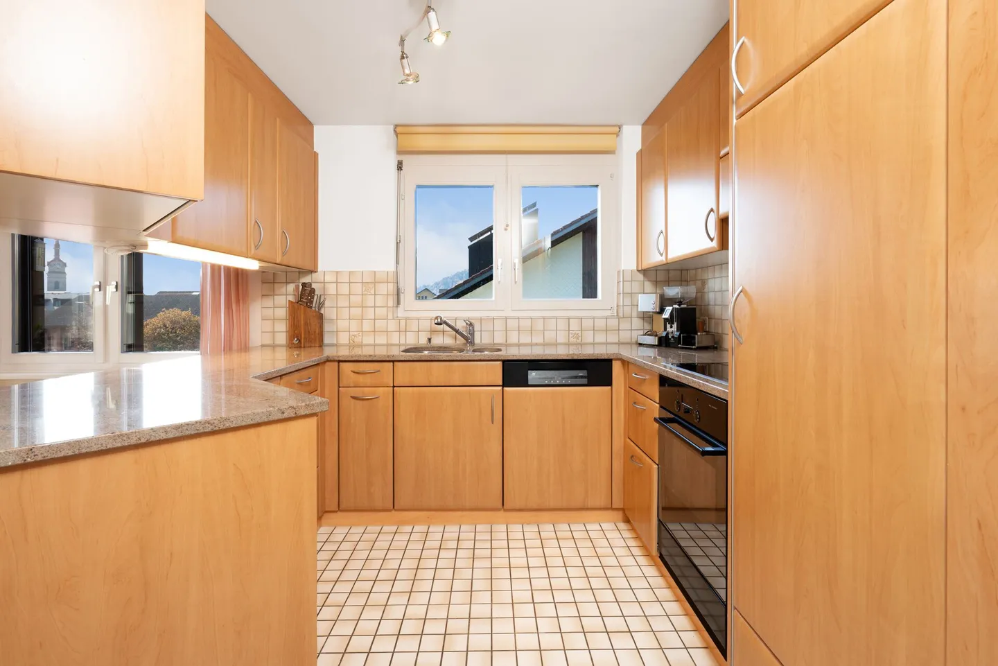 Opportunité Attrayante - dans un Emplacement Fantastique avec Vue - Photo 4 sur 9