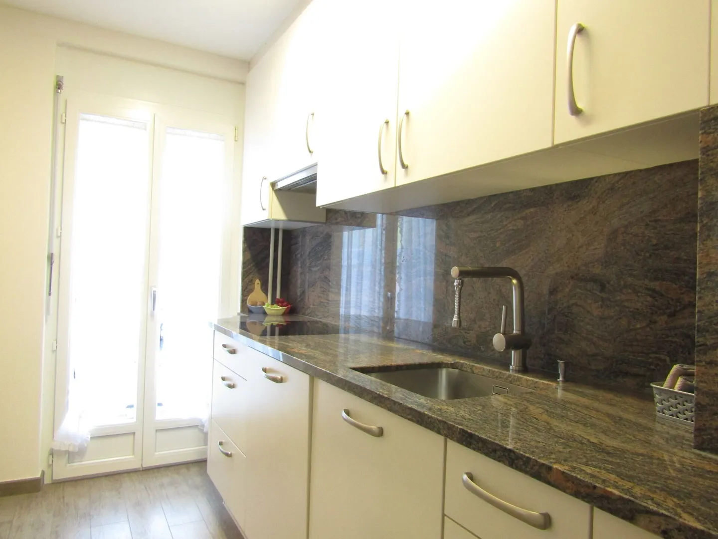 Detached single-family house with 60m2 commercial extension - Photo 8 of 14