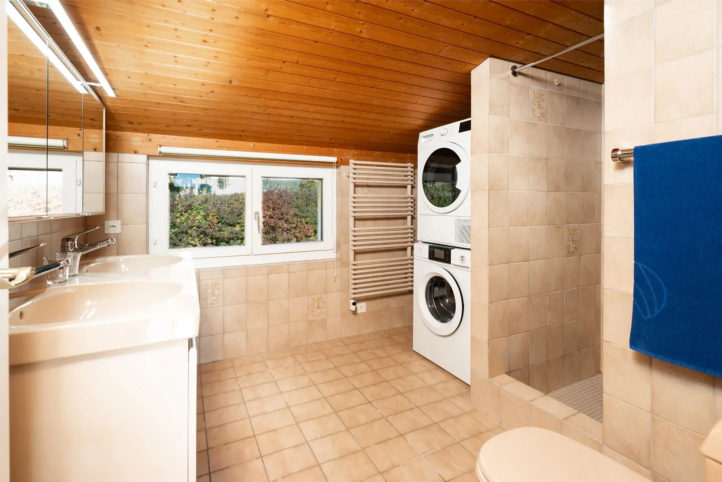 Opportunité Attrayante - dans un Emplacement Fantastique avec Vue - Photo 7 sur 9