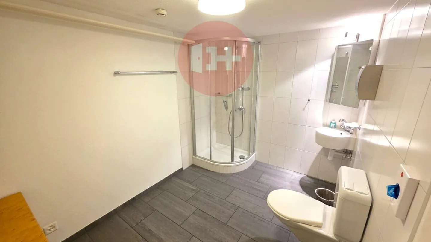 SPAZIO AMPIO PER UN CENTRO MEDICO / TERAPIA CERCASI? - Foto 10 di 17