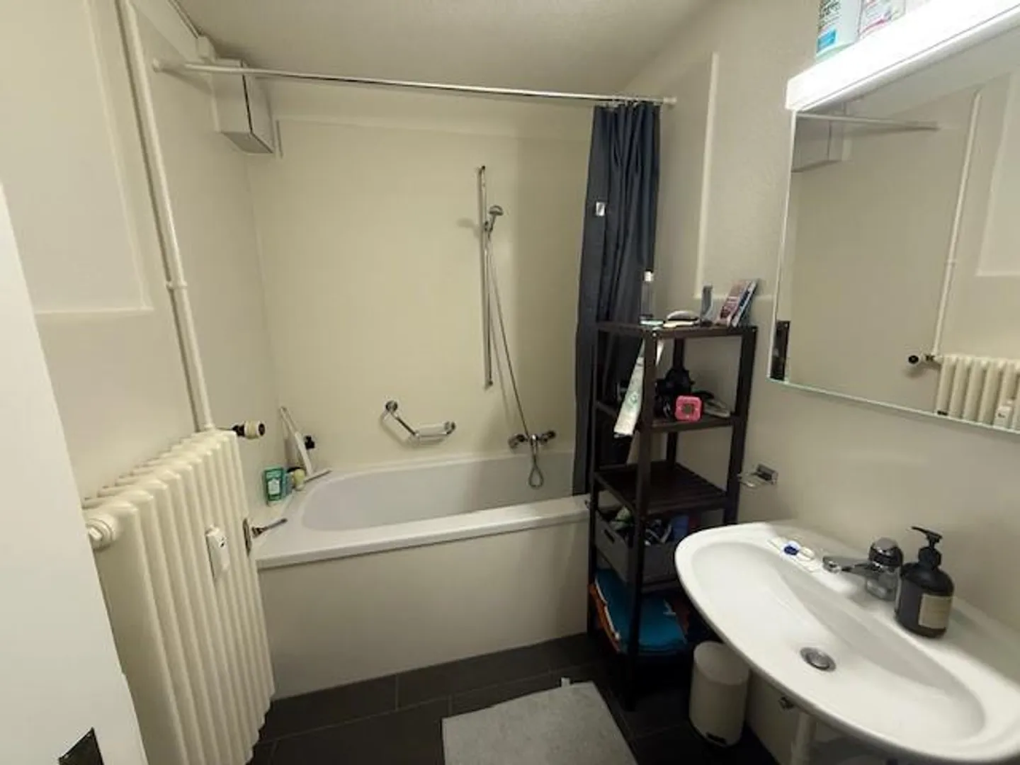 Appartamento affascinante con 2.5 stanze in posizione centrale a Sissach - Foto 7 di 9