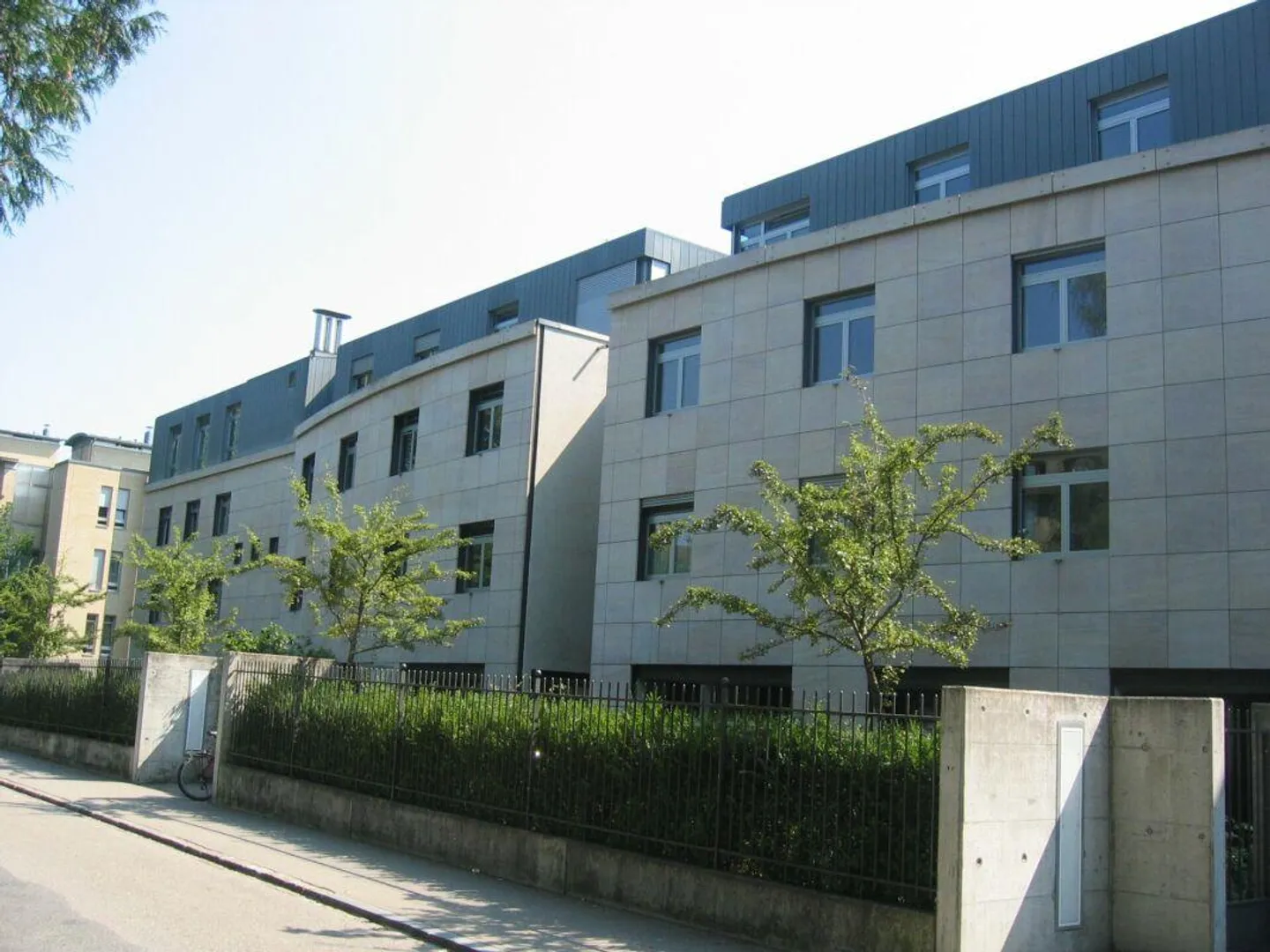 Emplacement en ville rencontre oasis de tranquillité - bel appartement de 2,5 pièces à Berne - Photo 2 sur 8