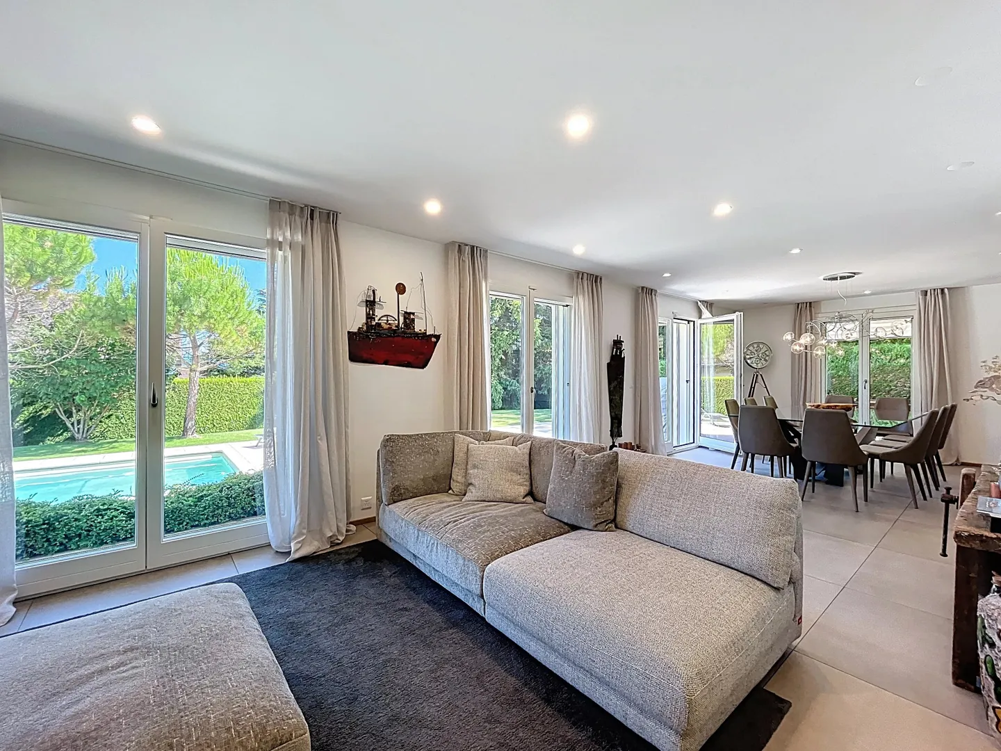 Stylish Villa with Pool - Photo 3 of 12