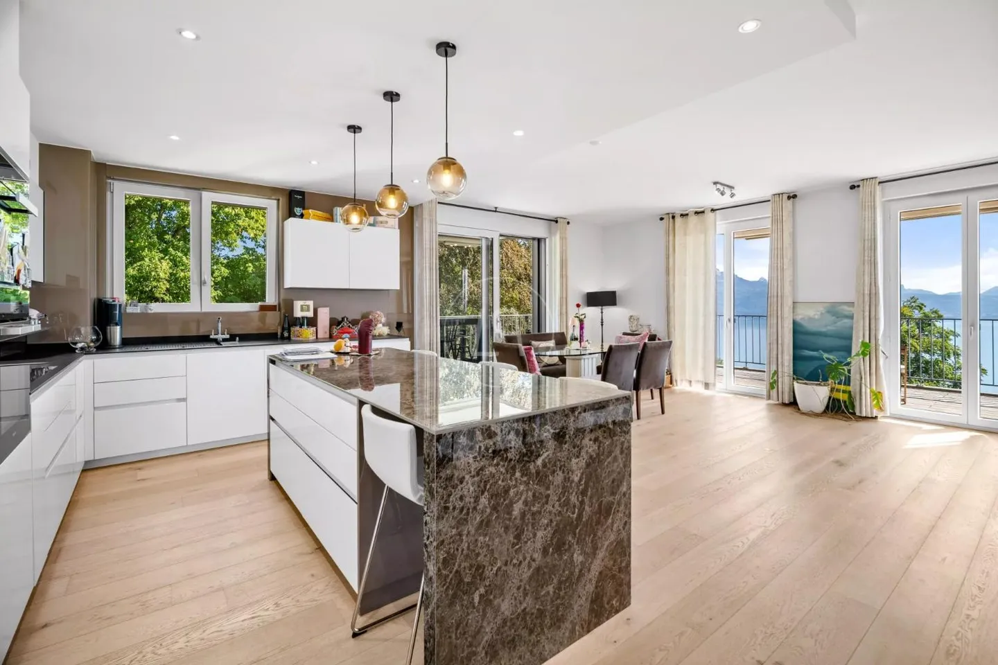Elegantes Apartment mit Seeblick - Foto 1 von 13