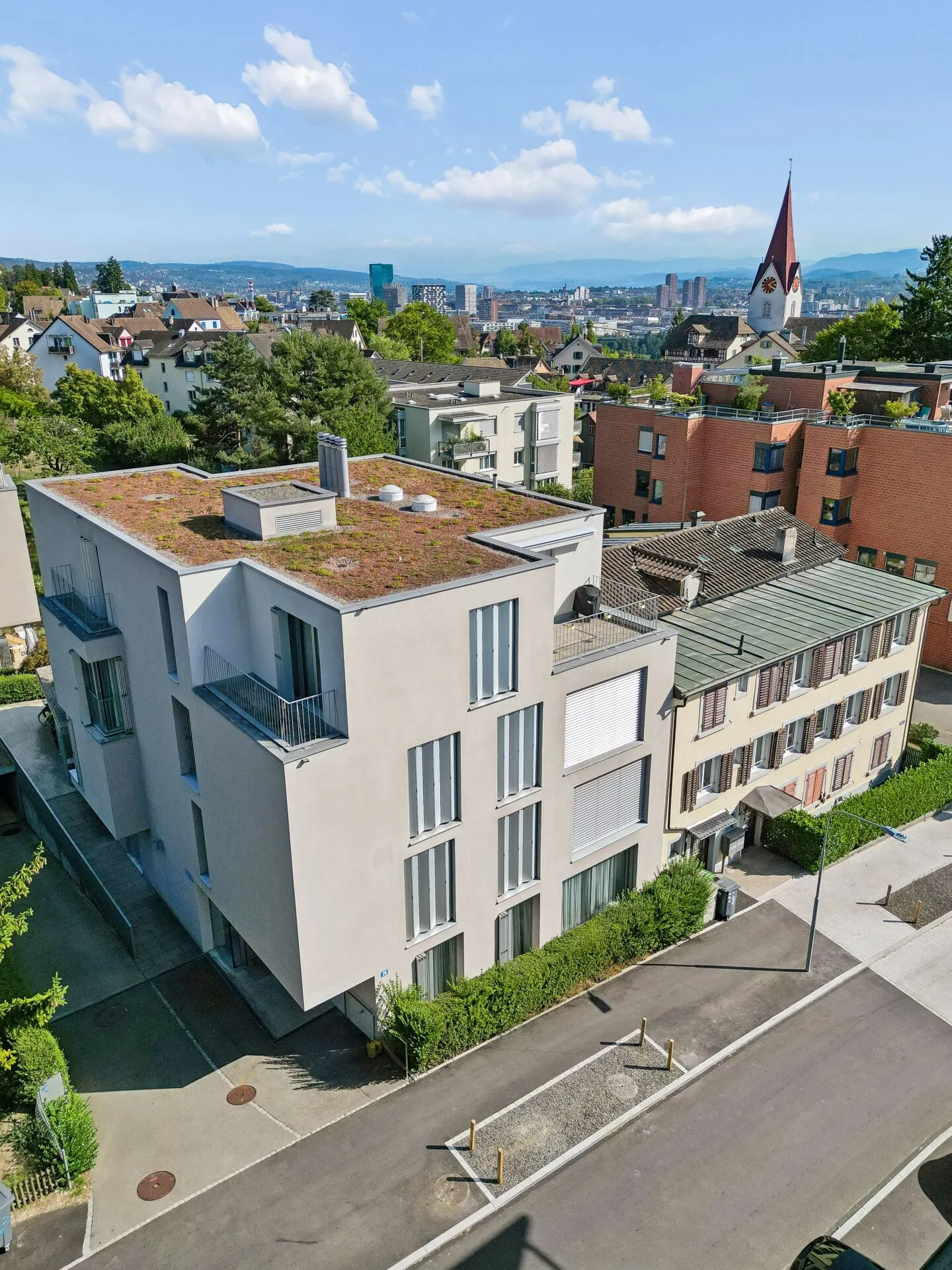 Spacious 4.5-room garden apartment near the center in Höngg - Photo 1 of 15