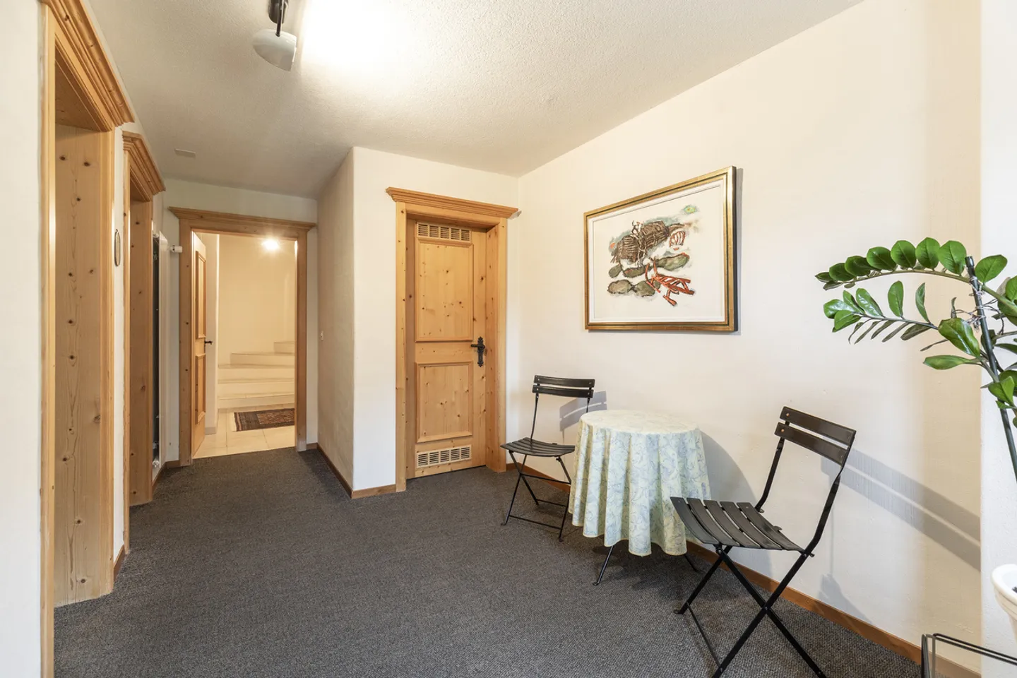 Your retreat in a prime location with beautiful views - Photo 2 of 9