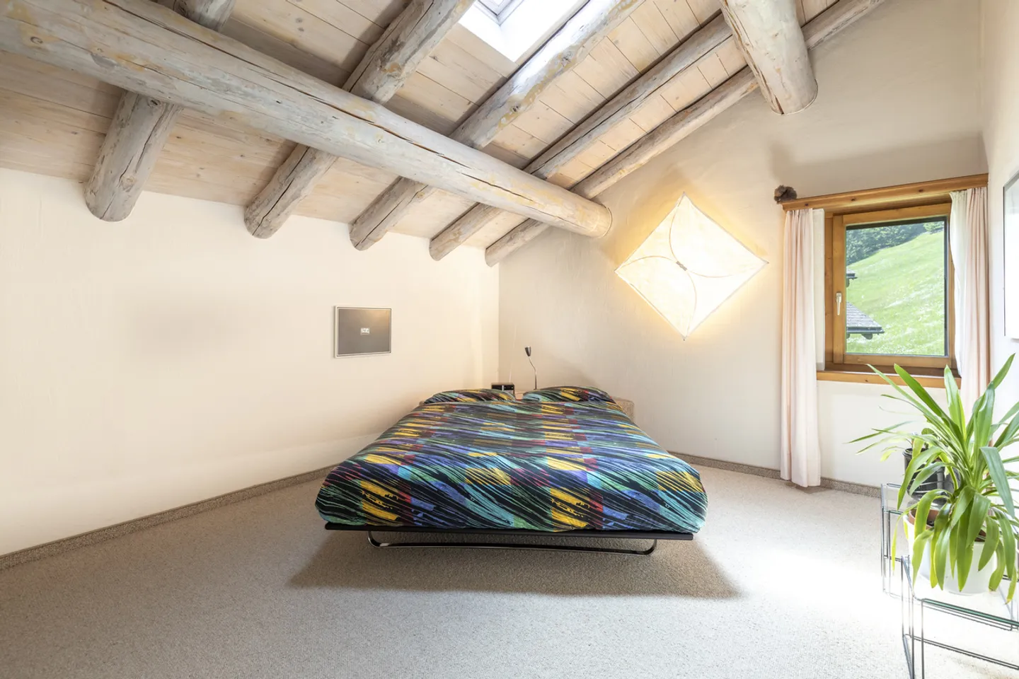 Your retreat in a prime location with beautiful views - Photo 6 of 9