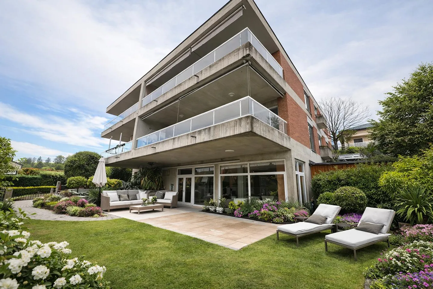 Appartamento moderno con giardino - Foto 1 di 6