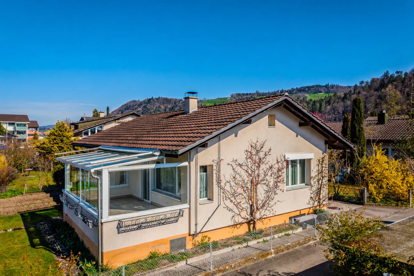 Rooms for Dreams - Detached, Sunny and with Potential - Photo 2 of 10