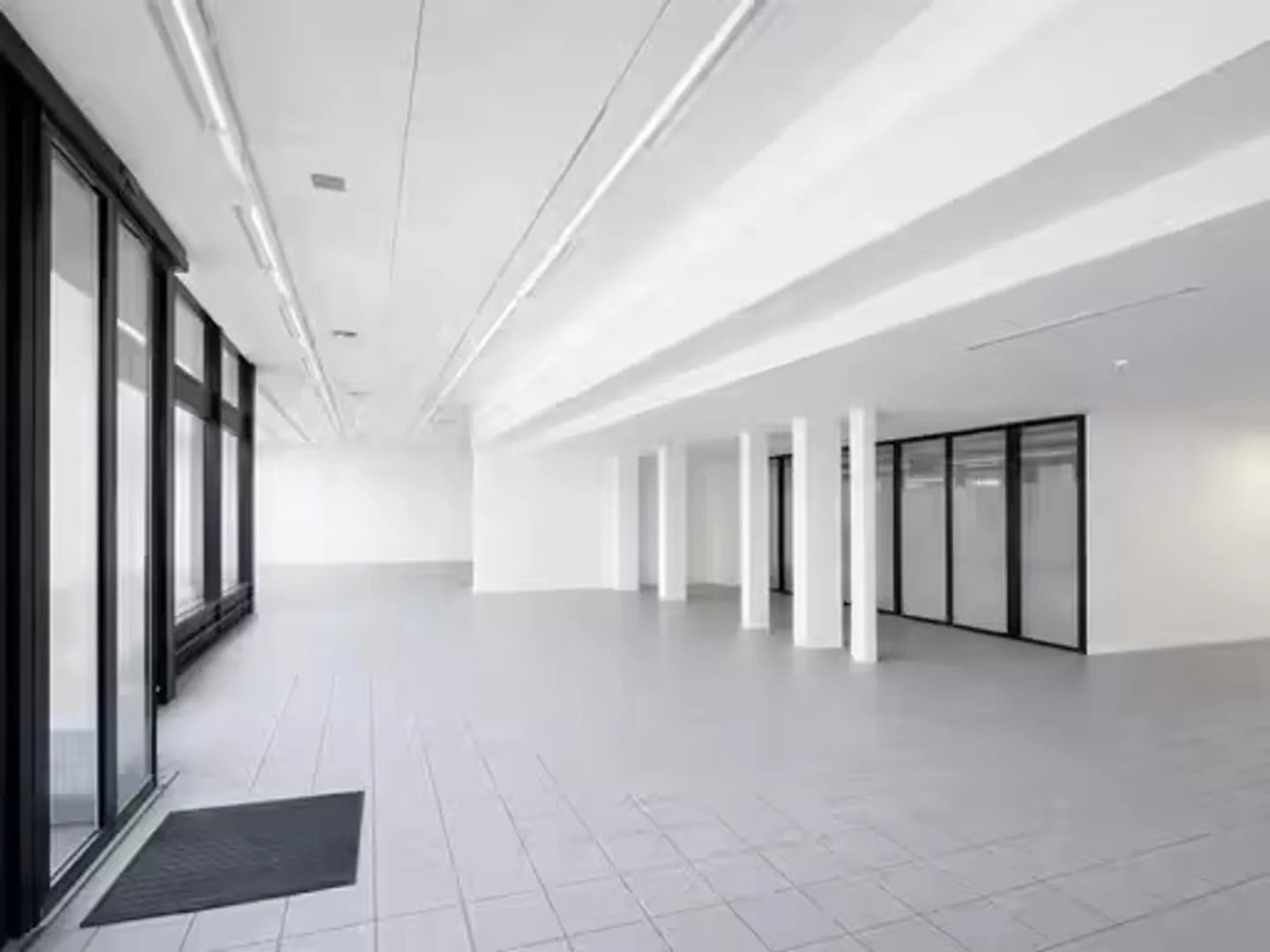 Commercial Space in Grancia - Photo 2 of 2