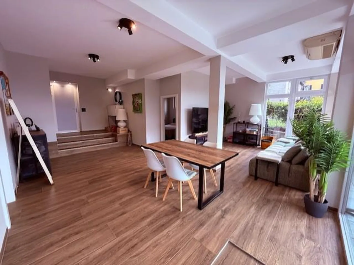 Appartamento moderno con giardino - Foto 2 di 6