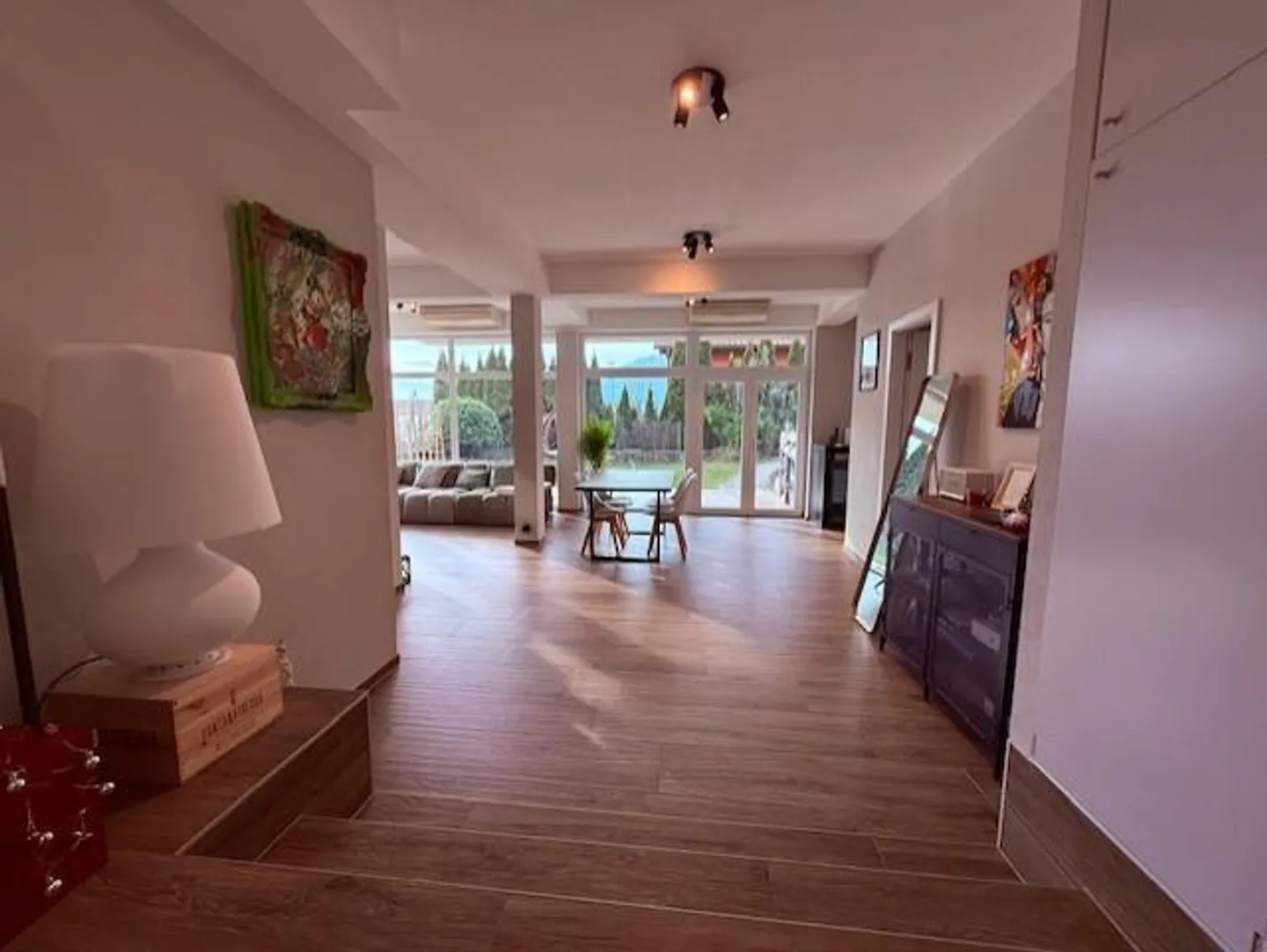 Appartamento moderno con giardino - Foto 3 di 6