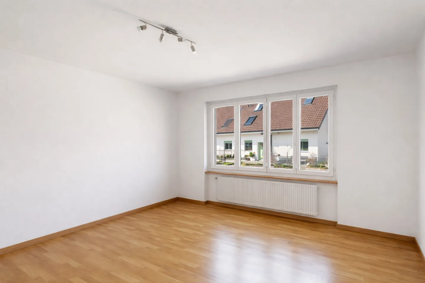 Rooms for Dreams - Detached, Sunny and with Potential - Photo 5 of 10