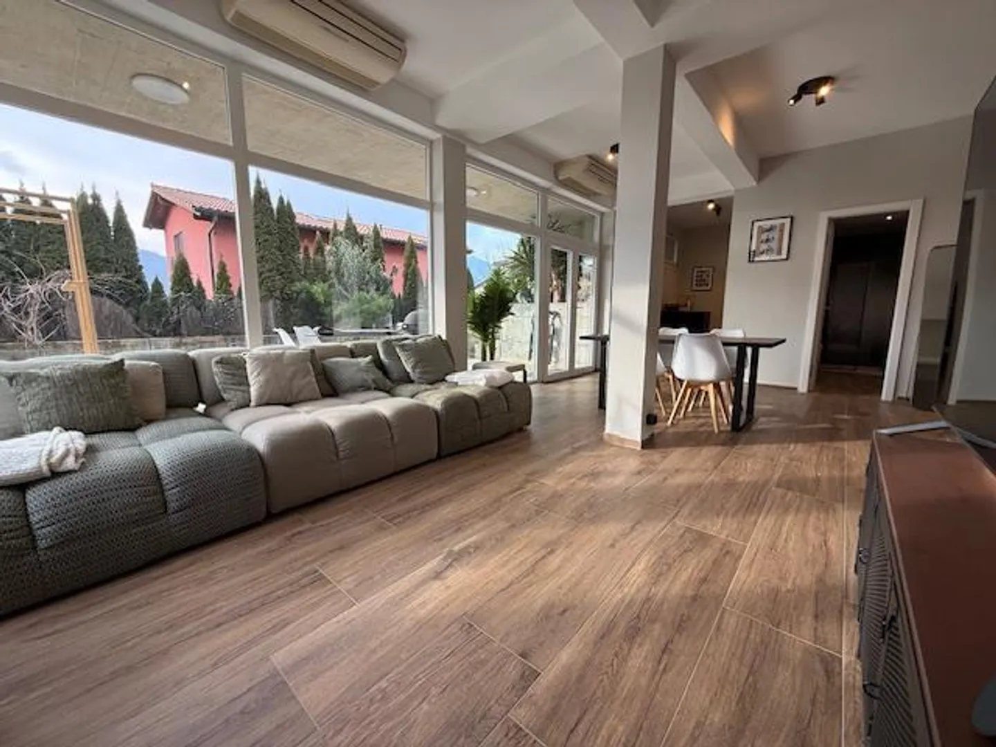 Appartamento moderno con giardino - Foto 4 di 6