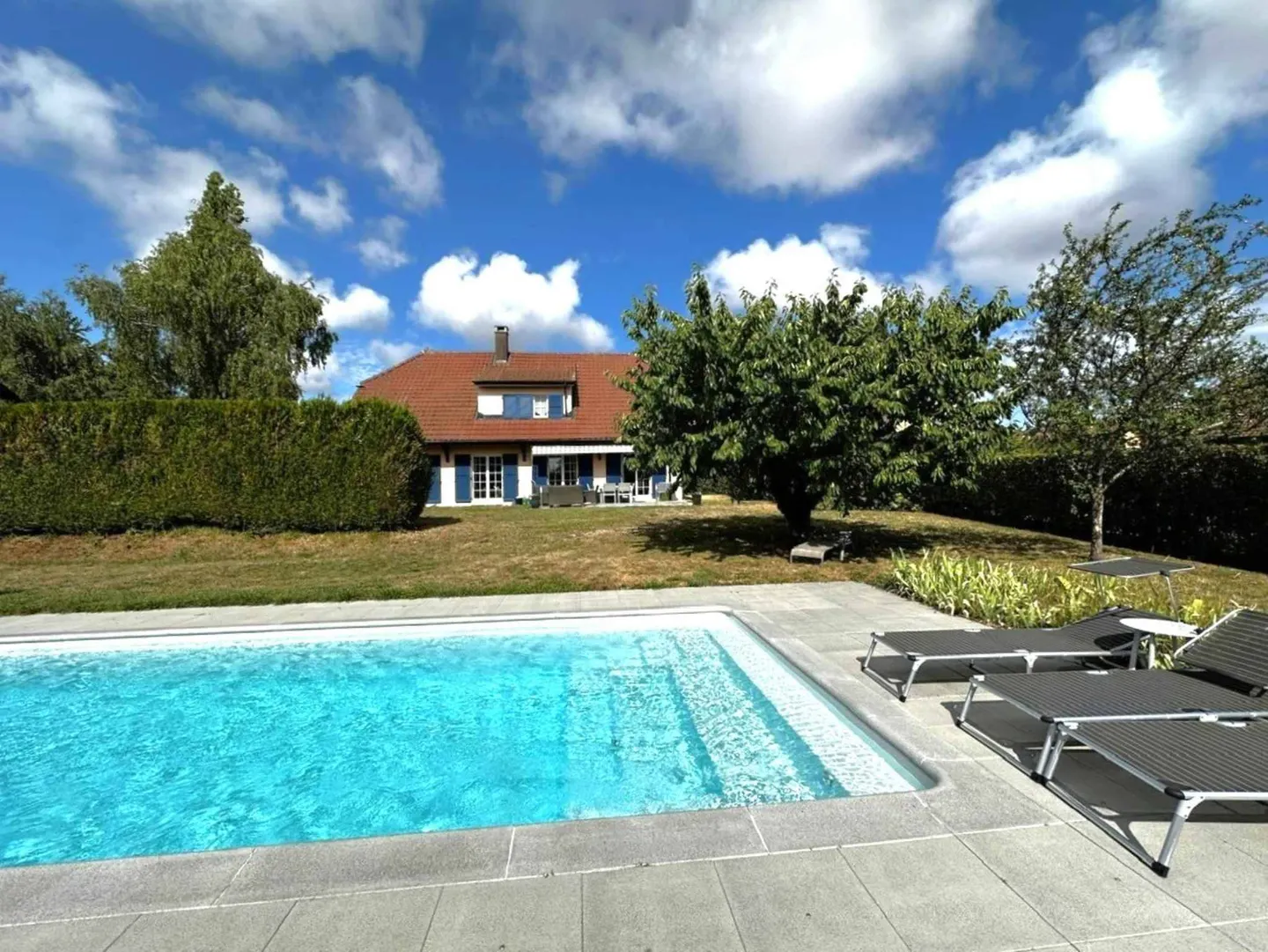 Esclusività: Casa indipendente di 7,5 locali               Bellissimo giardino con piscina - Foto 1 di 13