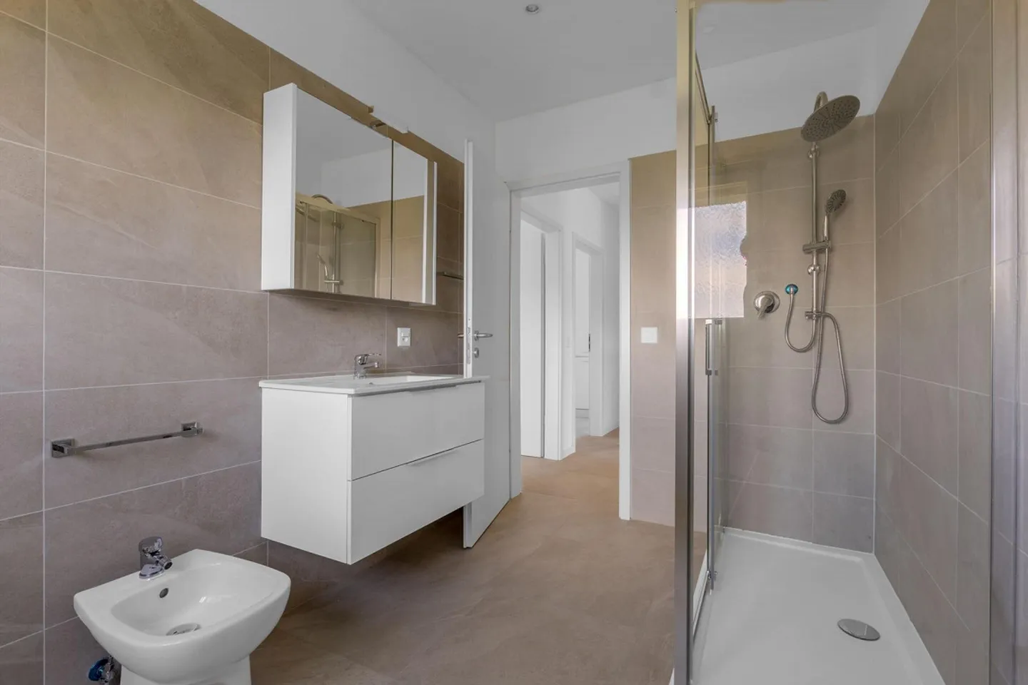 ZU VERMIETEN 3.5 RENOVIERTE ZIMMER MIT BALKON IN GENESTRERIO - Foto 7 von 9