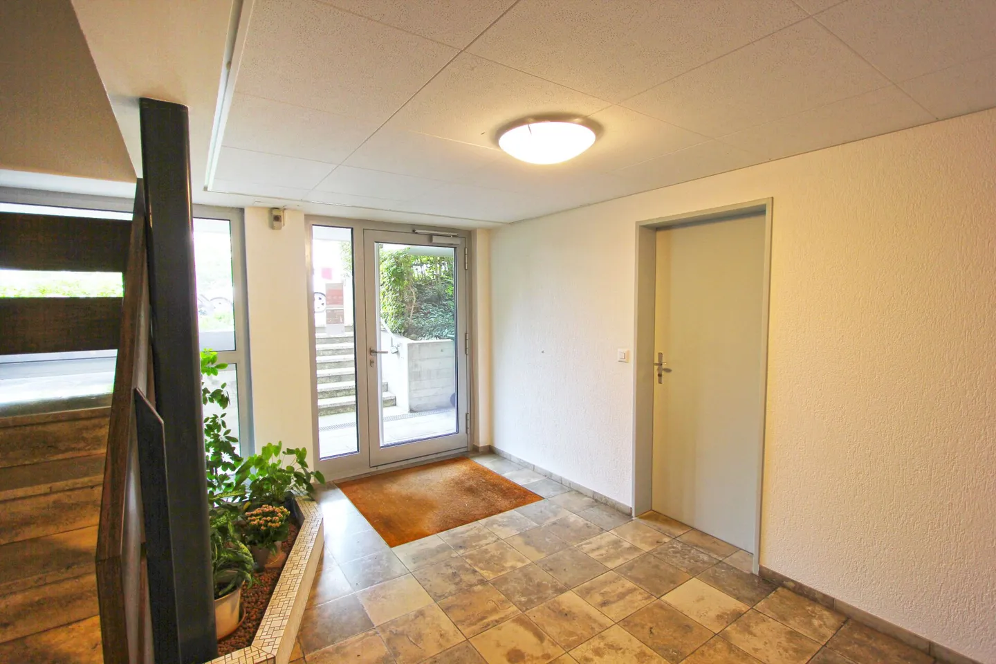 Ideale 3.5 Zimmer-Wohnung mit Ausbaupotential - Balkon und eigene Garagenbox - Foto 2 von 18