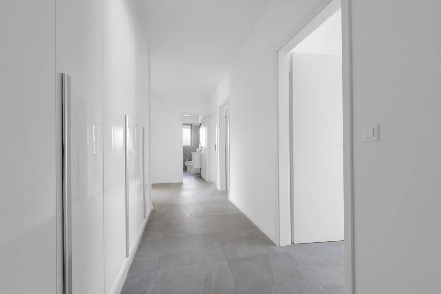 ZU VERMIETEN 3.5 RENOVIERTE ZIMMER MIT BALKON IN GENESTRERIO - Foto 8 von 9