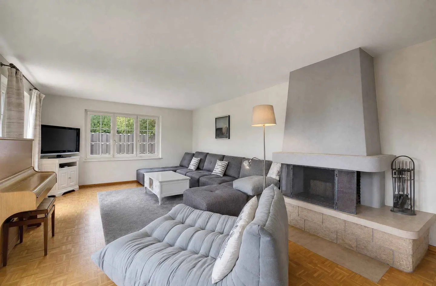 Esclusività: Casa indipendente di 7,5 locali               Bellissimo giardino con piscina - Foto 3 di 13