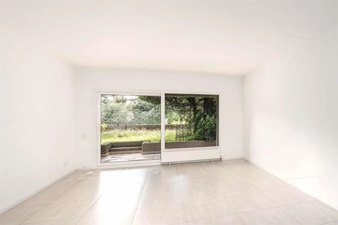 À Paradiso, appartement de 2,5 pièces avec jardin dans une résidence avec p - Photo 3 sur 5