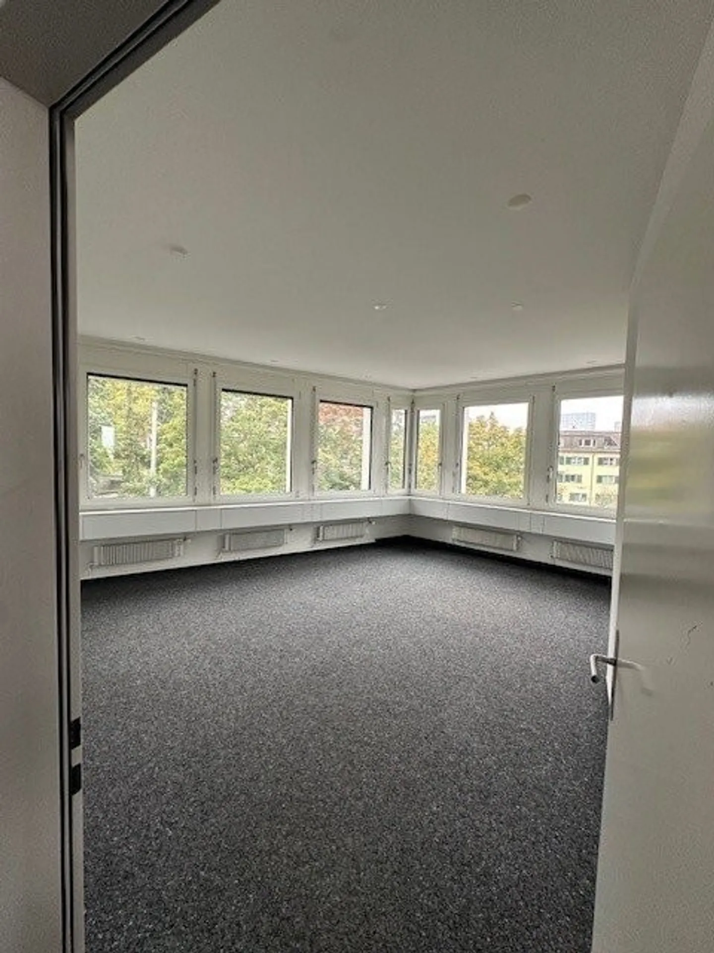 75 m2 de surface de bureau à louer à Zurich-Oerlikon - Photo 4 sur 8