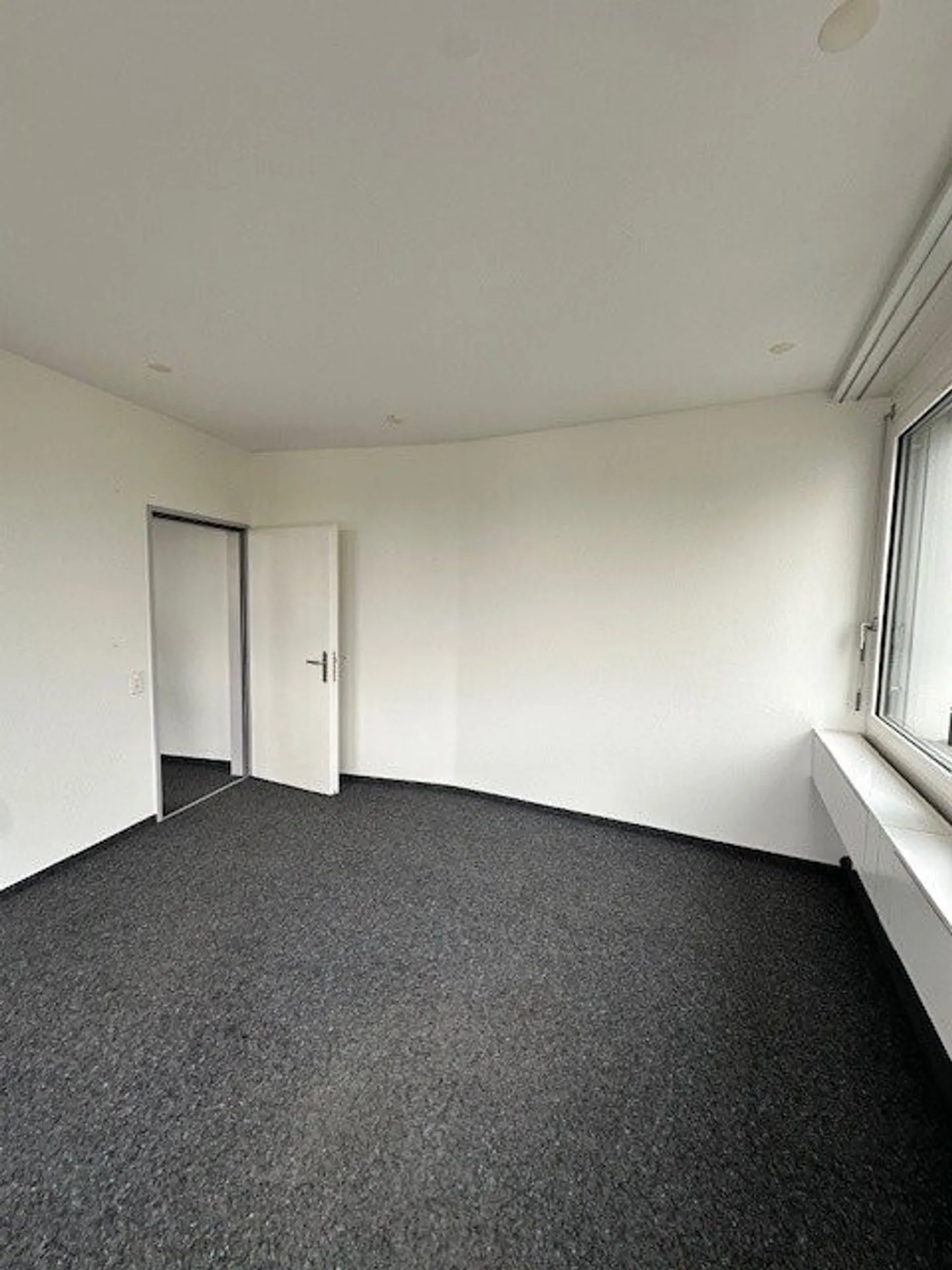 75 m2 de surface de bureau à louer à Zurich-Oerlikon - Photo 7 sur 8