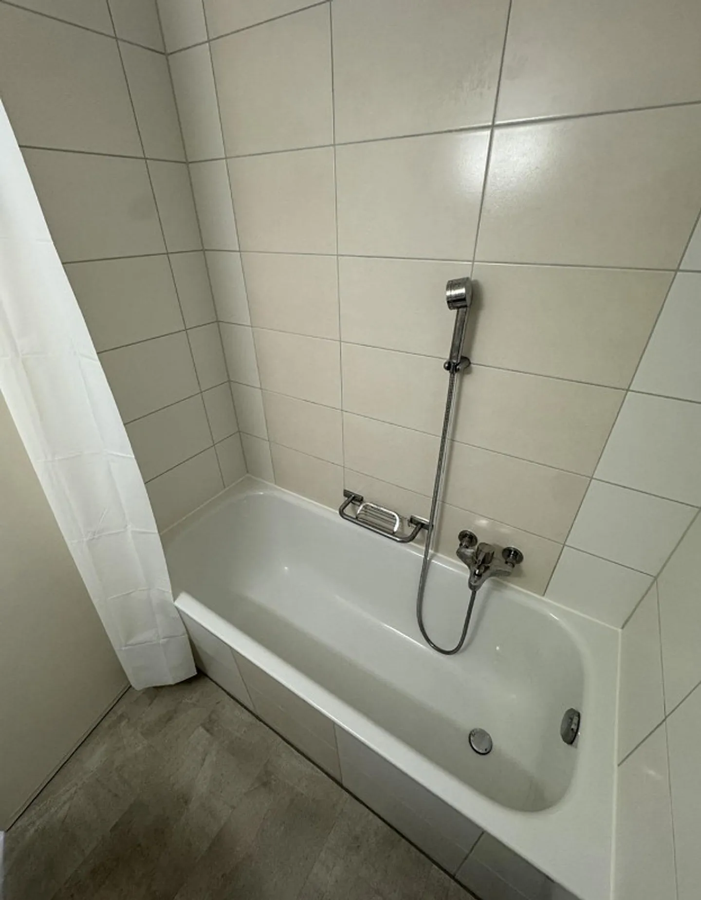 Appartamento studio centrale con grande balcone - Foto 5 di 6