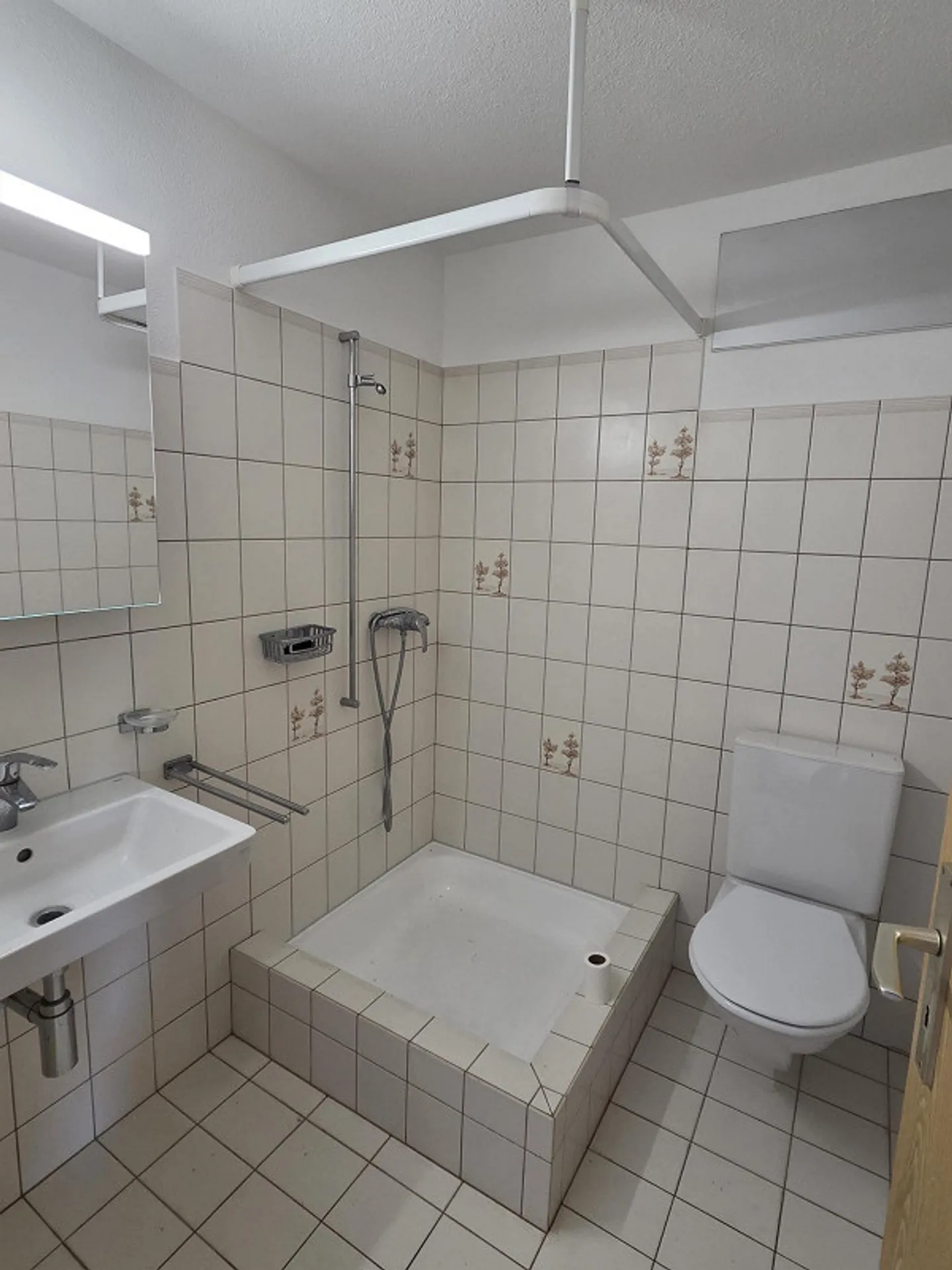 Grand appartement de 4 1/2 pièces - Photo 3 sur 6