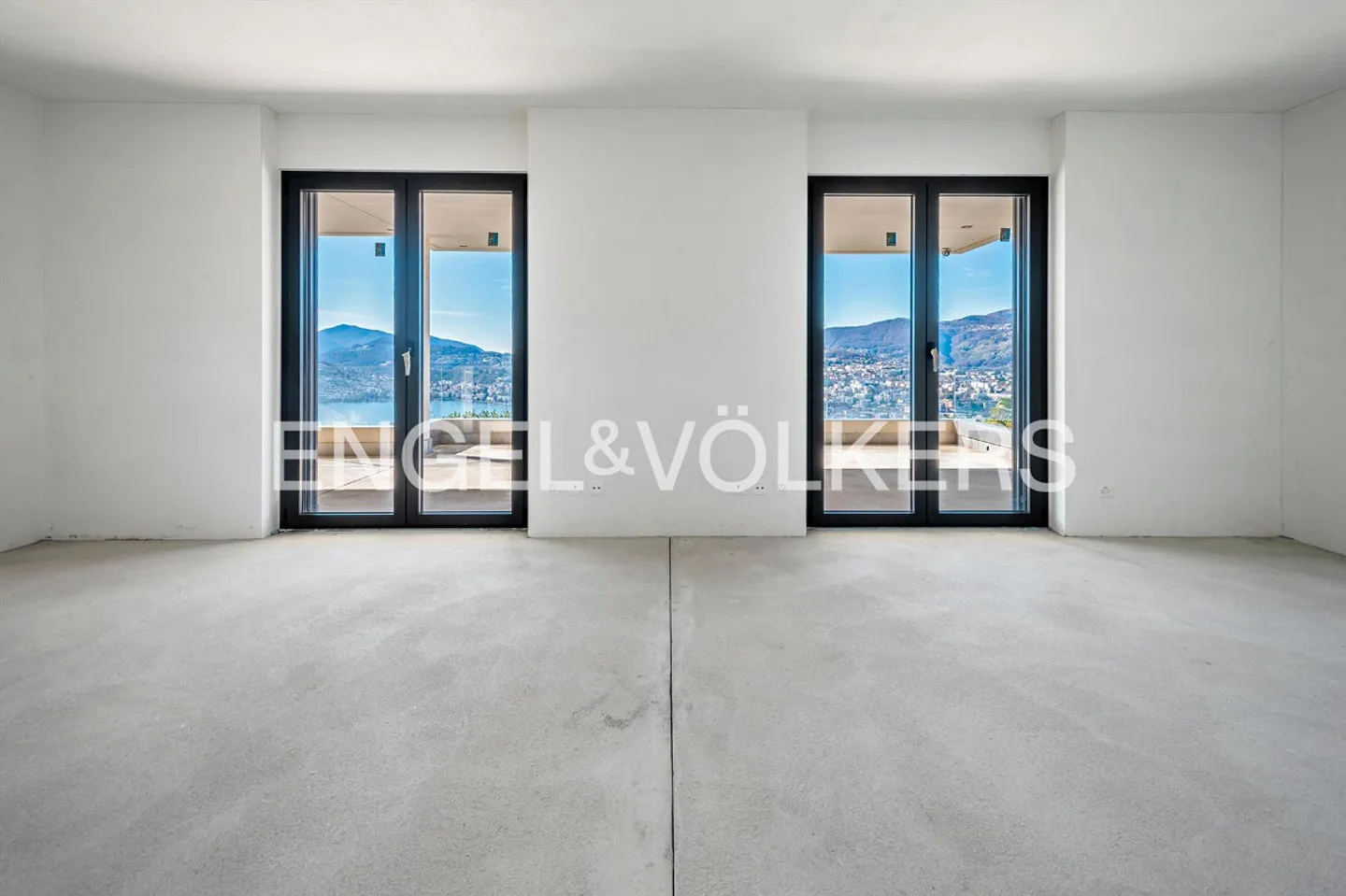 Apartment to design with garden, lake view & 7 parking spaces - Photo 4 of 13
