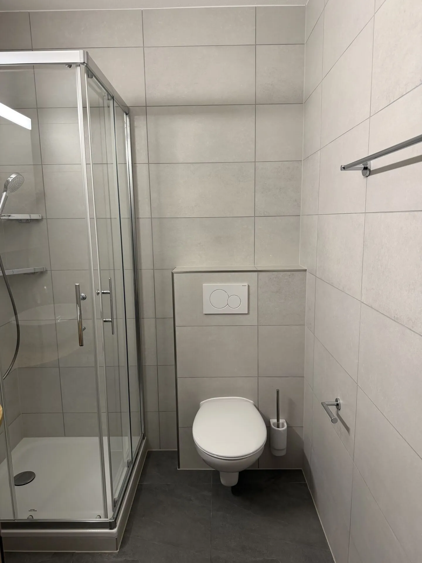 Wunderschöne 2,5 Zimmer im Erdgeschoss, komplett renoviert im Zentrum von Glovelier - Foto 9 von 11
