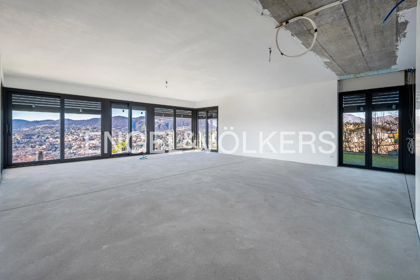 Apartment to design with garden, lake view & 7 parking spaces - Photo 5 of 13
