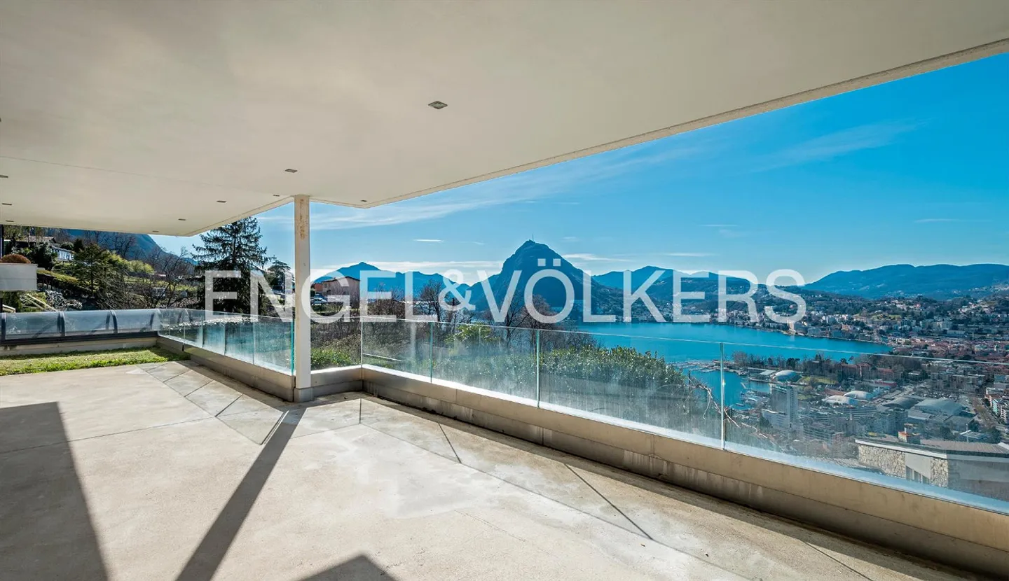 Apartment to design with garden, lake view & 7 parking spaces - Photo 1 of 13