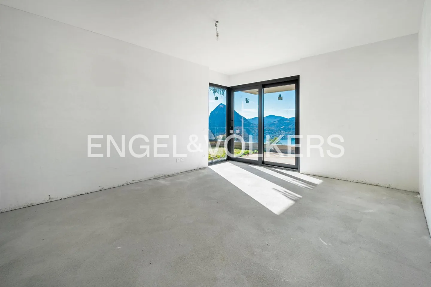 Apartment to design with garden, lake view & 7 parking spaces - Photo 6 of 13