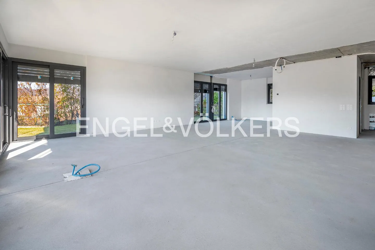 Apartment to design with garden, lake view & 7 parking spaces - Photo 8 of 13