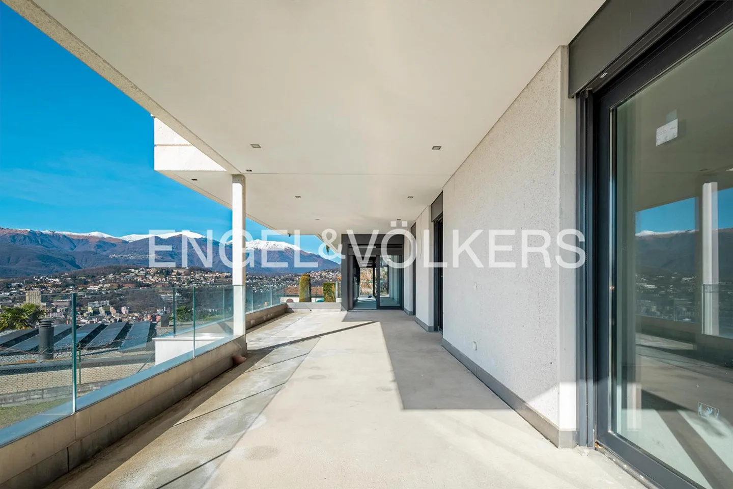 Apartment to design with garden, lake view & 7 parking spaces - Photo 11 of 13