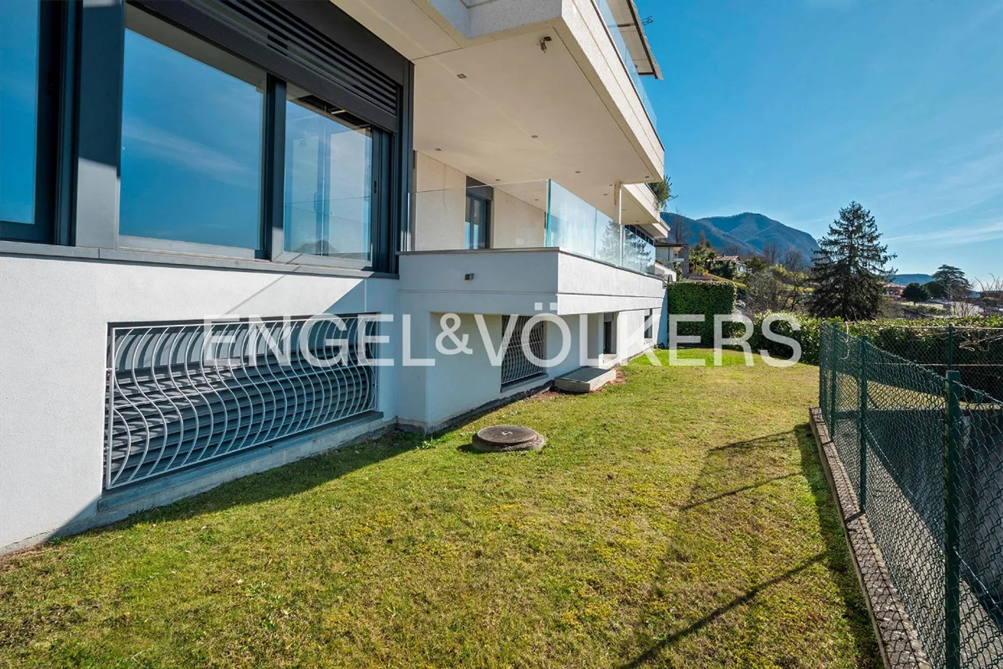 Apartment to design with garden, lake view & 7 parking spaces - Photo 13 of 13