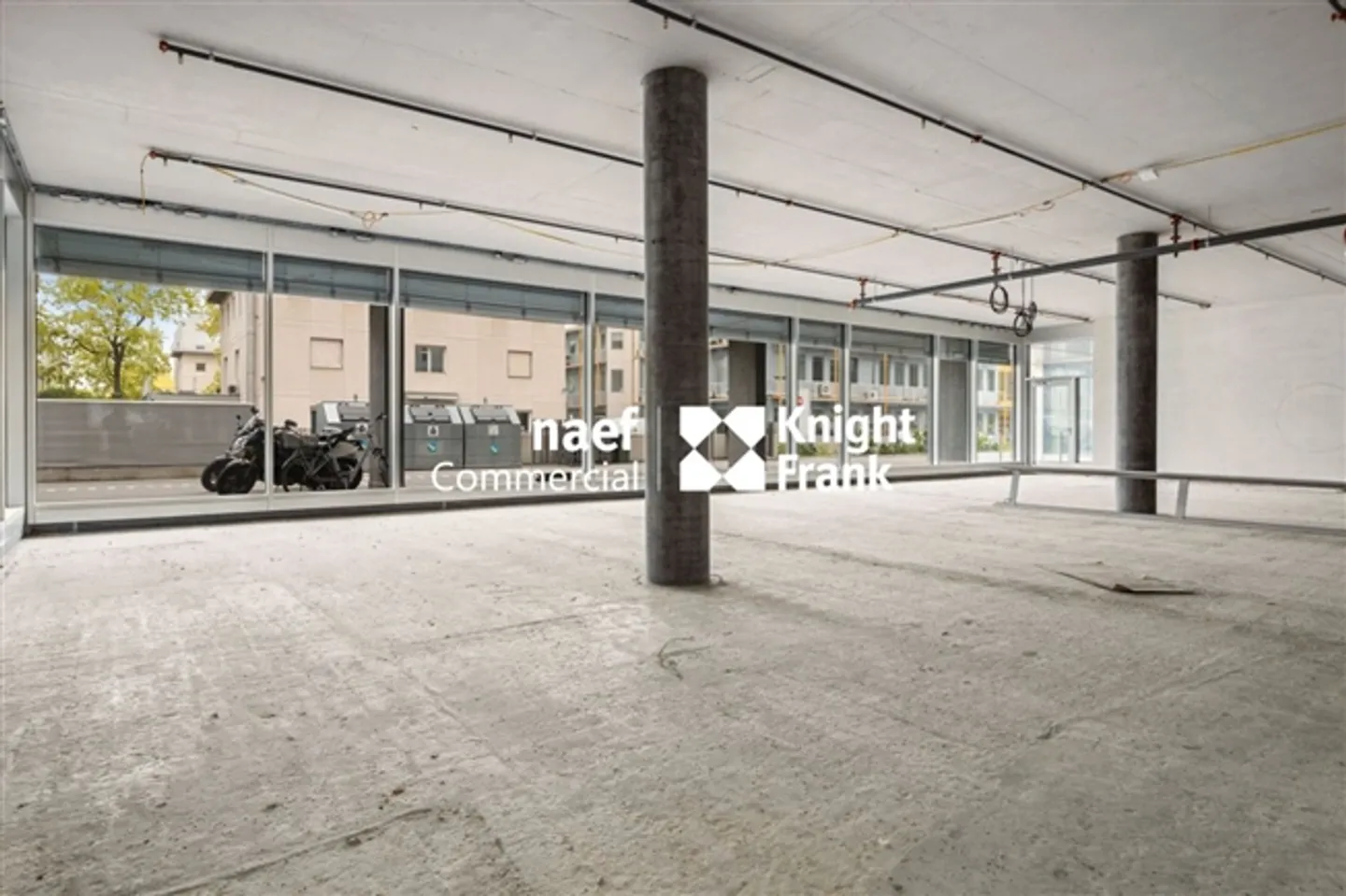 Stellar 32 - Belle salle de jeux d'environ 290 m² - Photo 2 sur 4