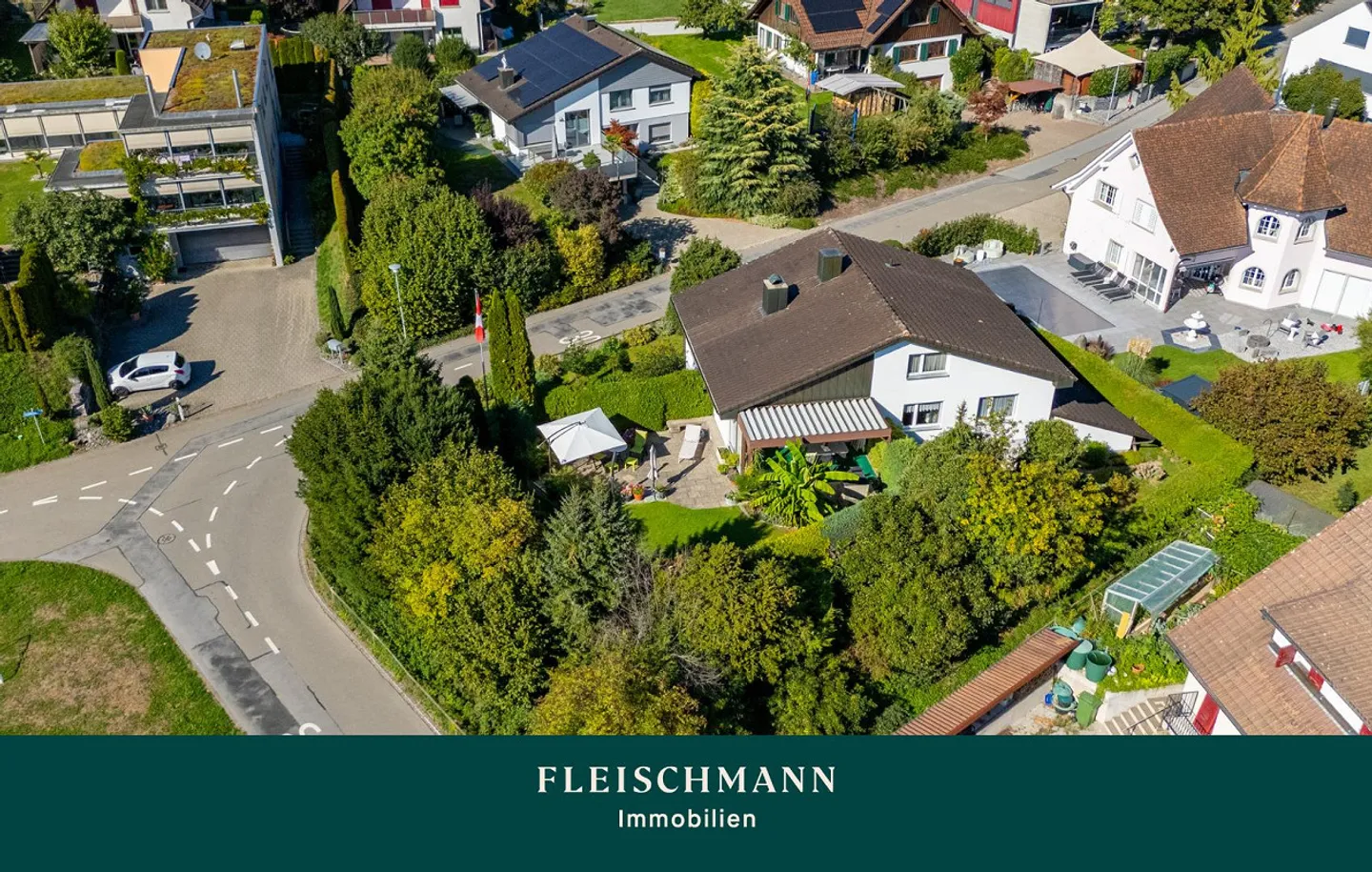 Family property with beautiful garden - Photo 1 of 23